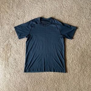 Lulu lemon Men’s T-Shirt Blue - Size Large